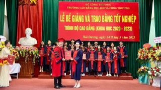 TRƯỜNG CAO ĐẲNG DU LỊCH VÀ CÔNG THƯƠNG TỔ CHỨC LỄ BẾ GIẢNG VÀ TRAO BẰNG TỐT NGHIỆP 2023